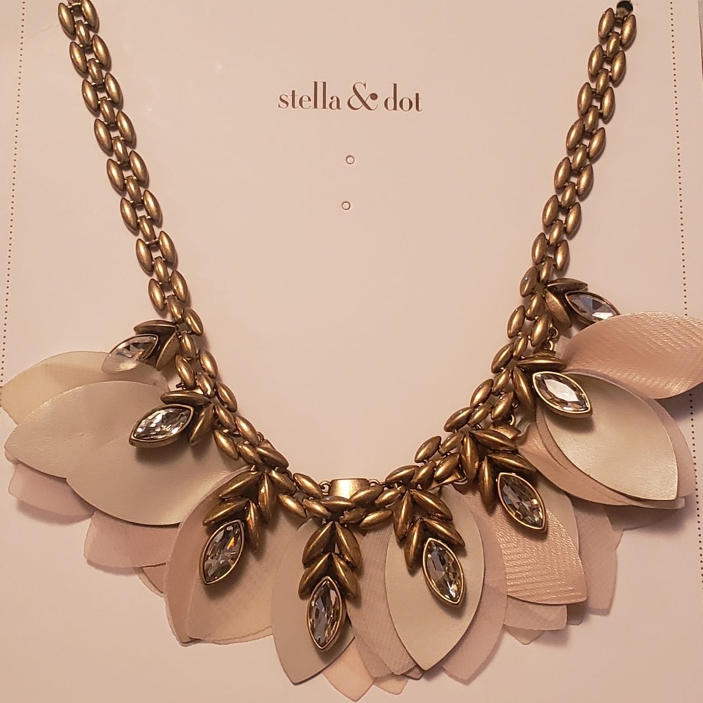 ♥️ FINAL PRICE ♥️ Stella & Dot Birdie Necklace - Picture 2 of 3